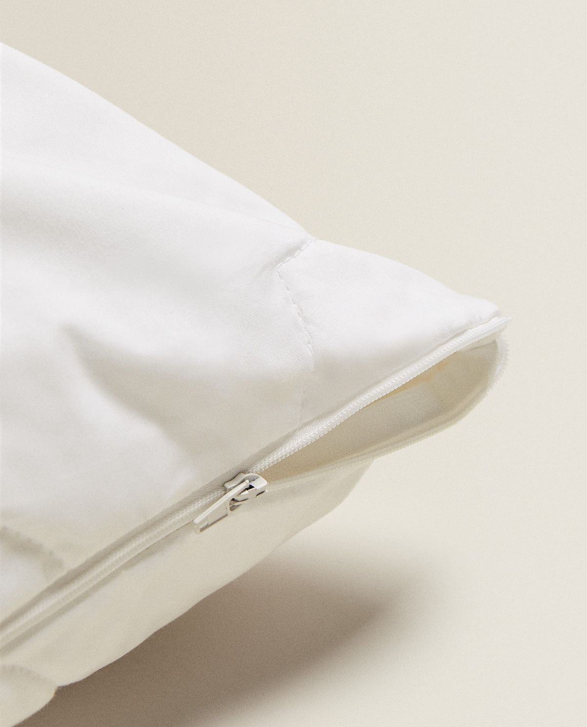 Duvet Inserts & Pillows